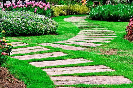 Самые красивые шаговые дорожки на садовом участке. Фото