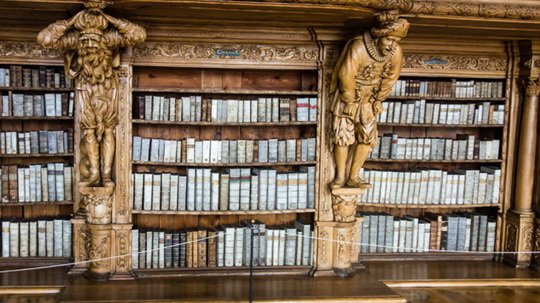 Какие людские пороки скрывает загадочная архитектура древней библиотеки