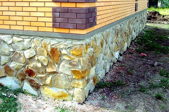 Как сделать фундамент дома из природного камня: бутовый цоколь