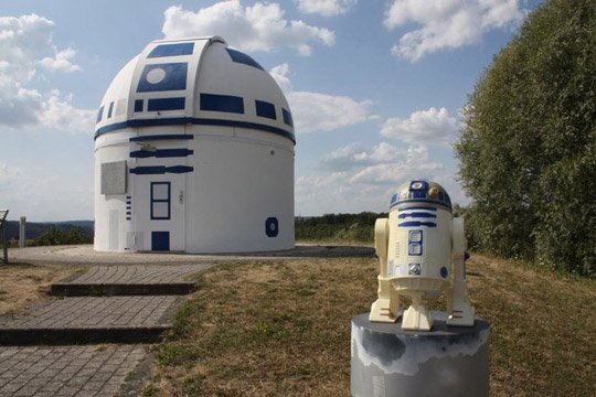 Обсерваторию превратили в гигантского R2-D2
