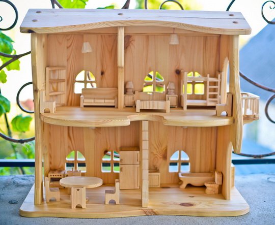 Робимо дерев’яний будиночок для ляльок