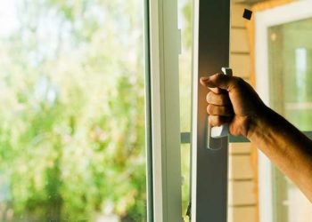 Перестало закрываться ПВХ-окно, что делать?