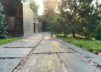 Фактура натуральной древесины в ландшафтном дизайне