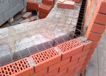 Минимально необходимая толщина стены дома, в зависимости от материала